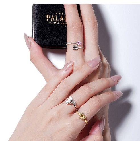 Harga Cincin Emas Putih: Alasan Cincin Modern Ini Semakin Dicari